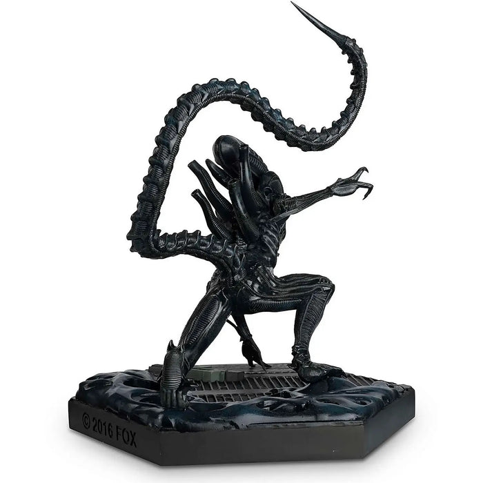 Alien - Alien Xenomorph Warrior Mega Figure
